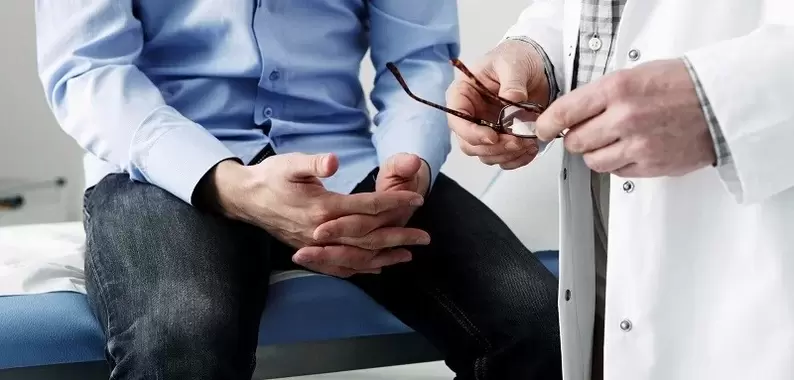 Pēc pirmajām prostatīta pazīmēm jums jākonsultējas ar urologu, lai apstiprinātu diagnozi. 